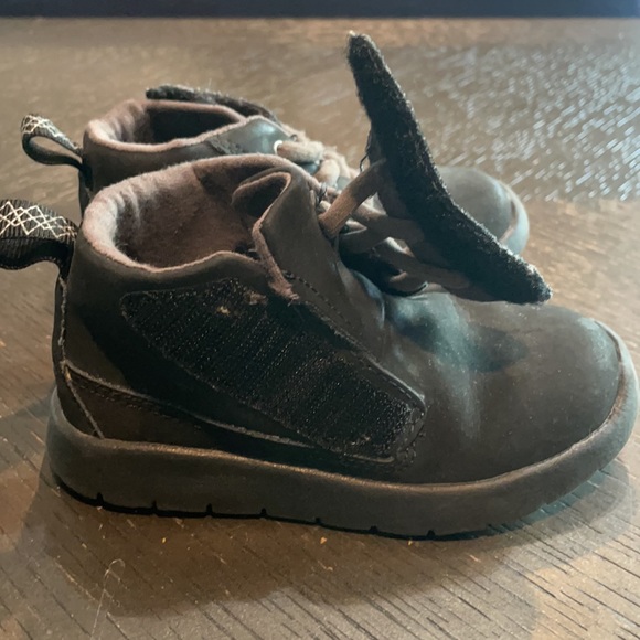 Ugg toddler boots - Picture 7 of 7